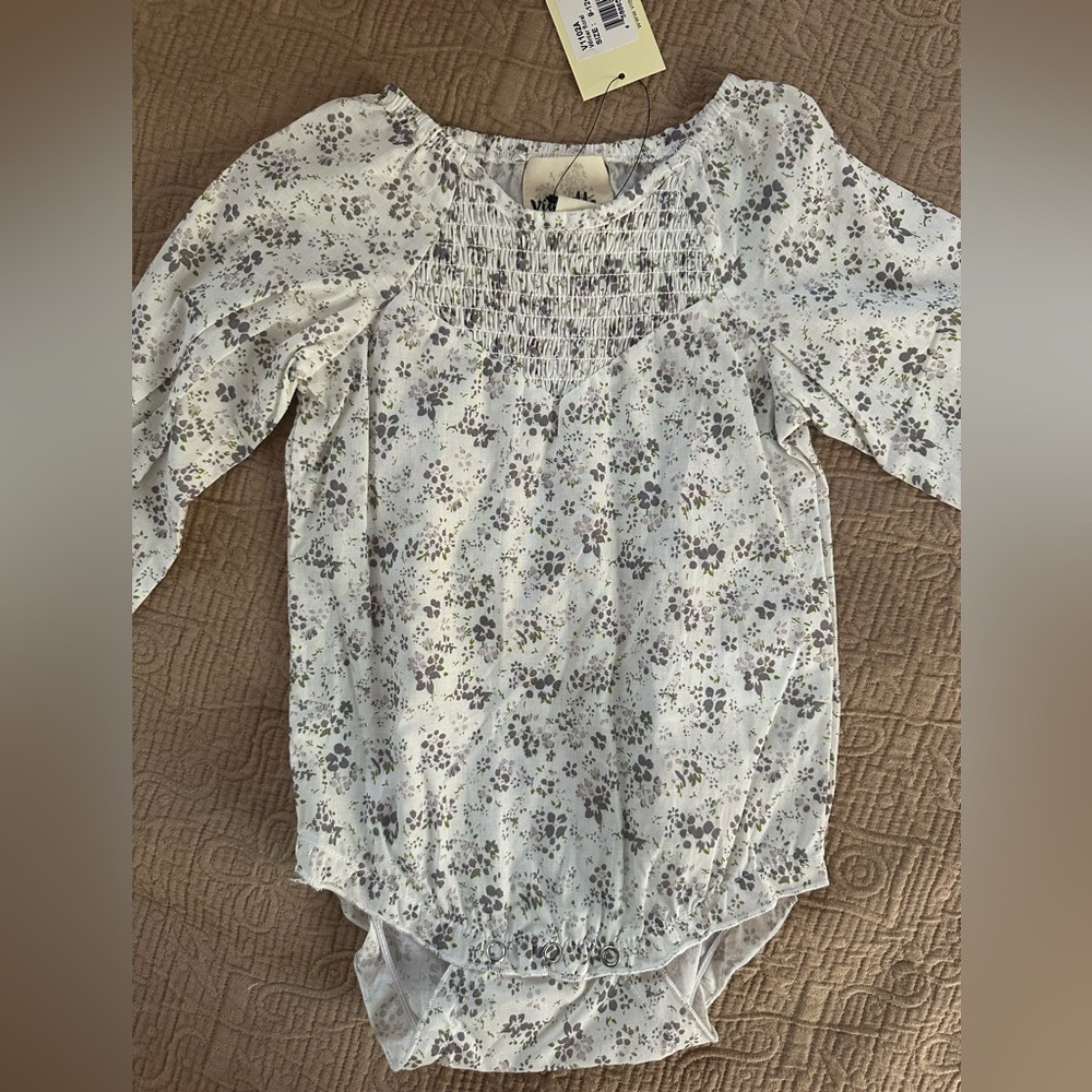 Adorable Floral Print Long Sleeve Bodysuit - Picture 6 of 10